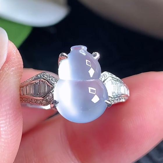 18K金翡翠白冰葫芦戒指